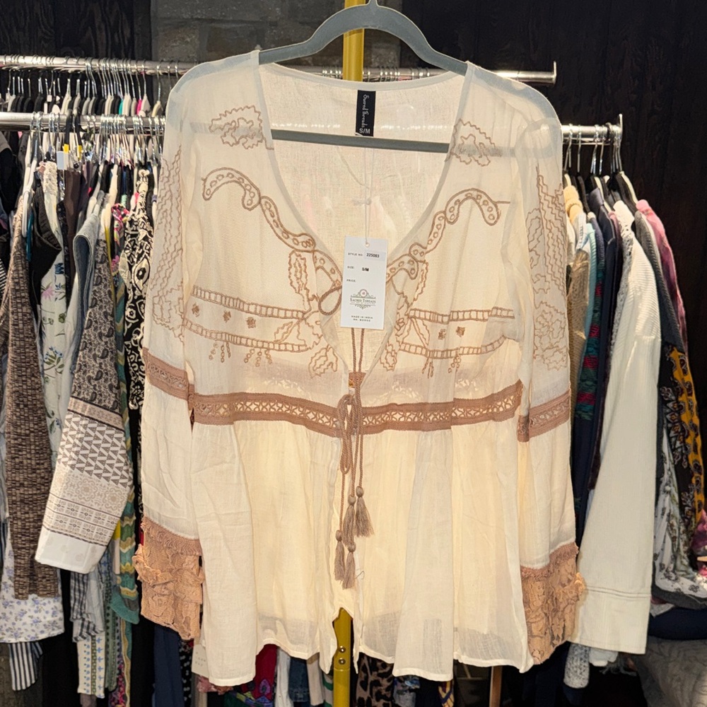 NWT Sacred Threads Boho-chic Embroidered Cream Peasant Top with Tassel Tie